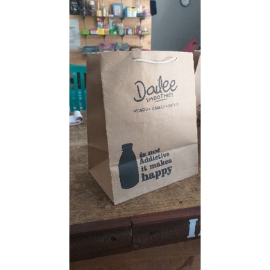 

paperbag kraft sablon murah. tali random ya. pilih design yang tersedia