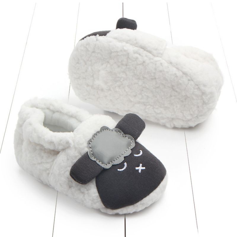 Sepatu hangat bayi shaun the sheep import