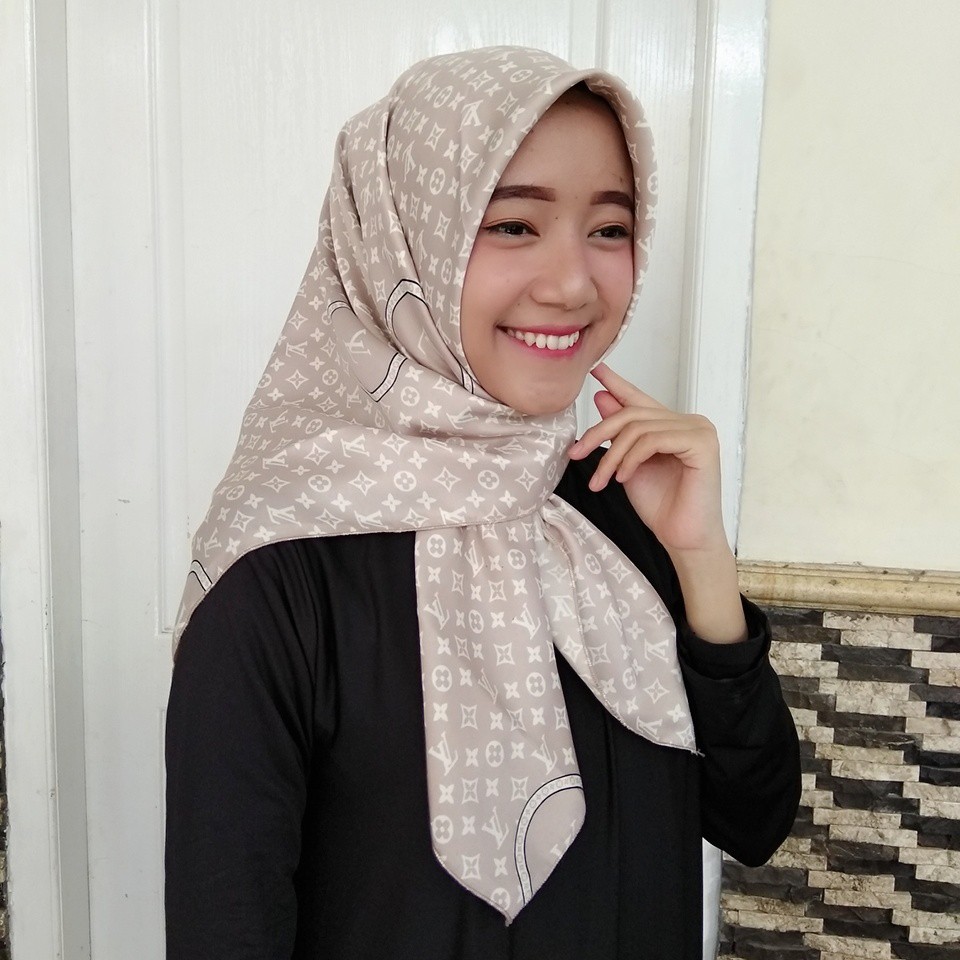 Sale Jilbab SEGIEMPAT MAXMARA LV Hijab Fashion Wanita Muslim