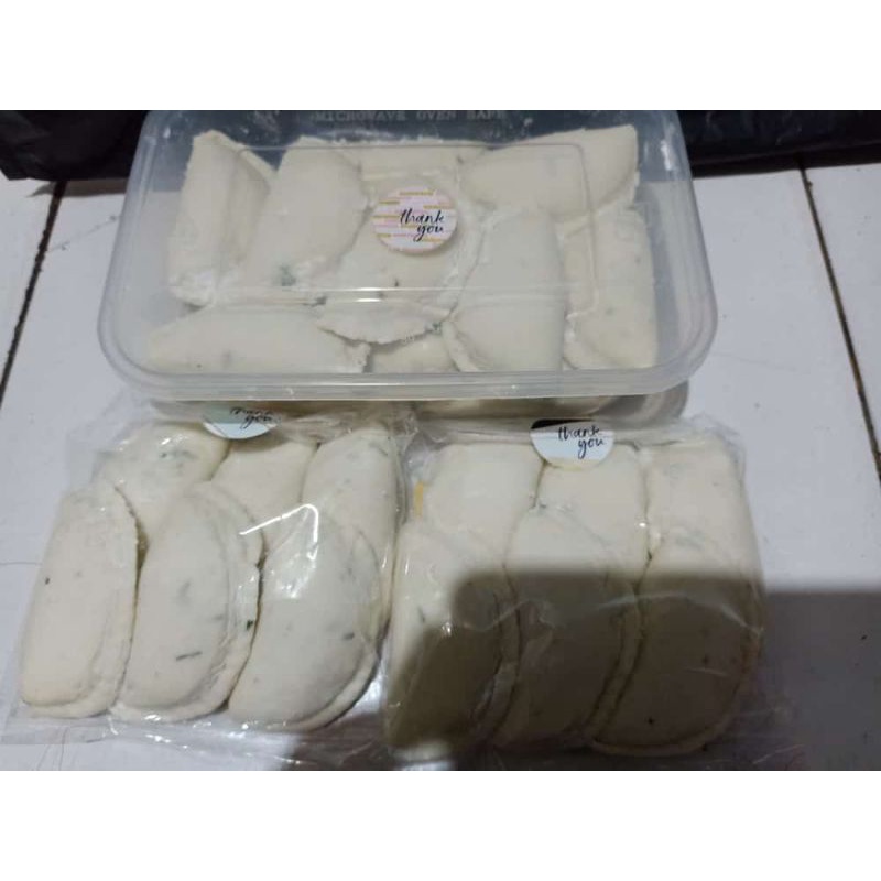 

Cireng isi Ayam suwir pedas Beku