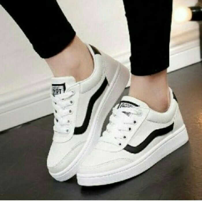 Sepatu sneaker VANS wanita putih list hitam jogging casual santai lucu gaul