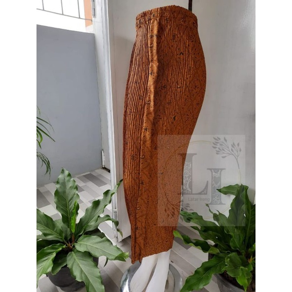 Rok jarik wiron plisket batik Sidomukti