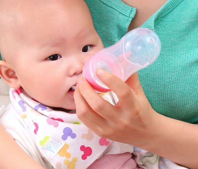 UNNISO - Silicone Squeeze Feeder / Botol Sendok Bayi