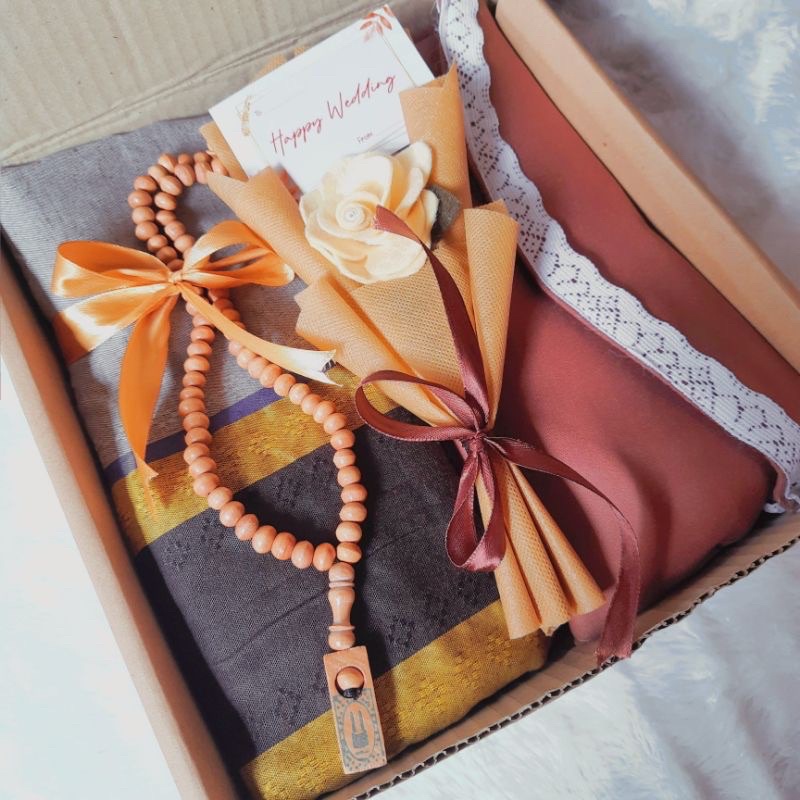 

hampers mukena lebaran sarung kado hari raya wedding ultah cewek cowok