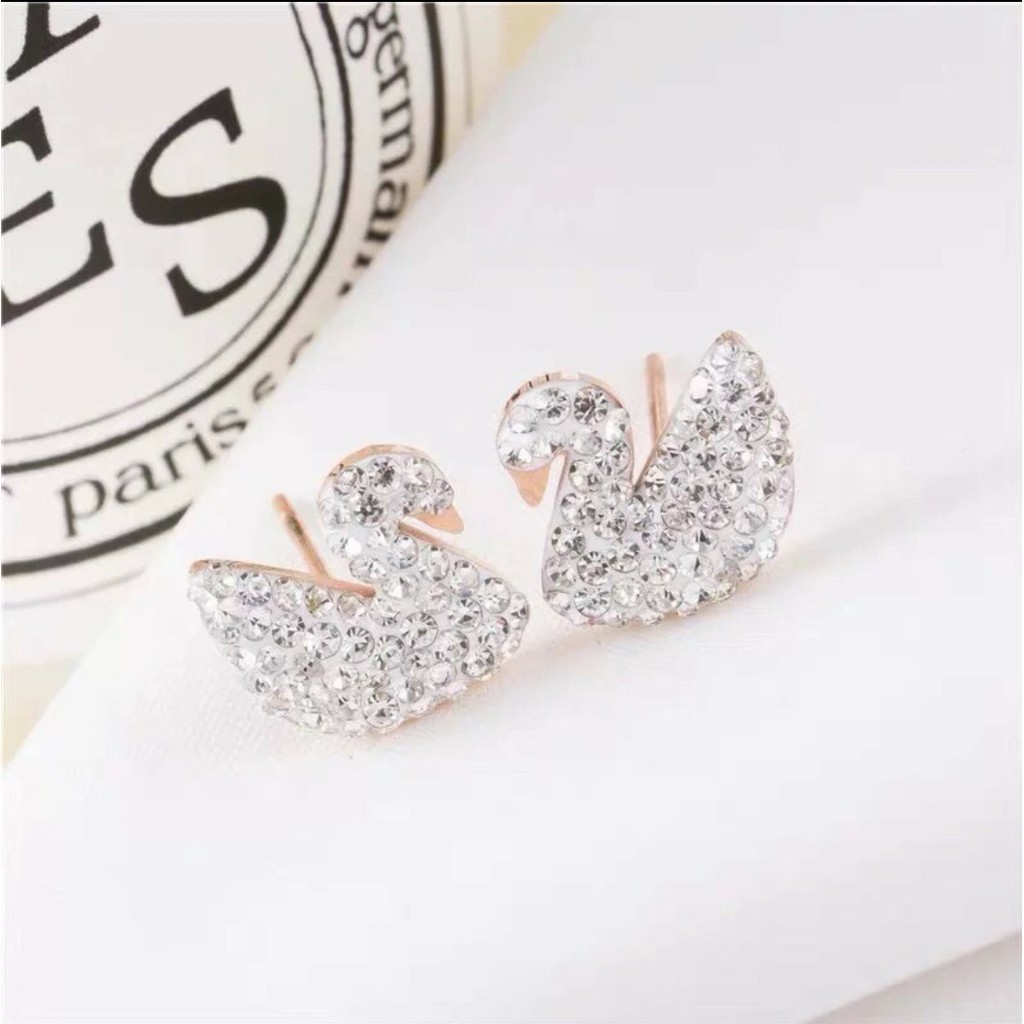 Anting Tusuk Titanium Swan Kristal Altifisial Putih Merah dan Hitam Rose Gold