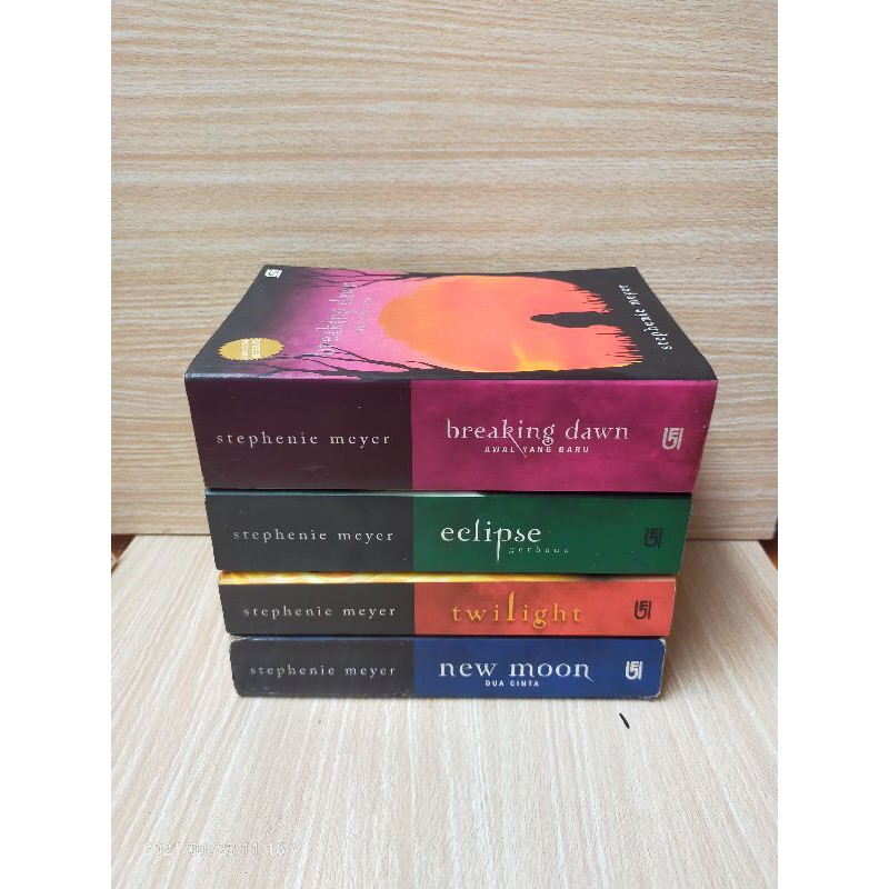 Novel Serial The Twilight Saga By Stephanie Meyer Original