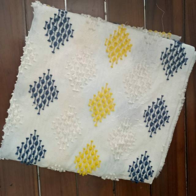 Kain tenun sutra bulu