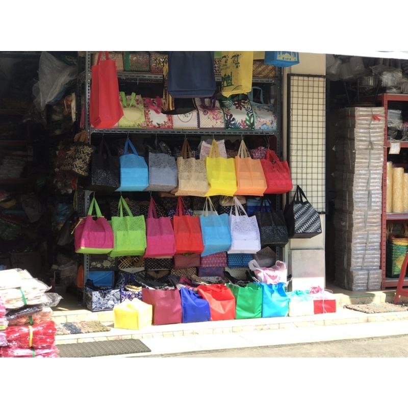 

Tas Hantaran Berkat Ukuran 22 x 22 WARNA BISA PILIH Isi 12 Buah atau 1 Lusin Di Jamin Bagus