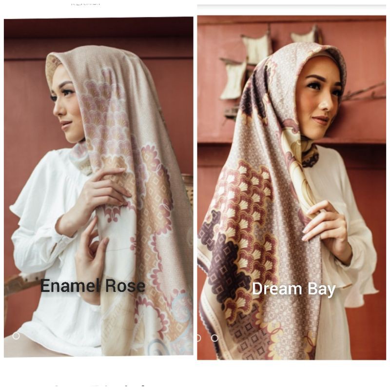 Scarf Wearing Klamby, Pinisi Scarf