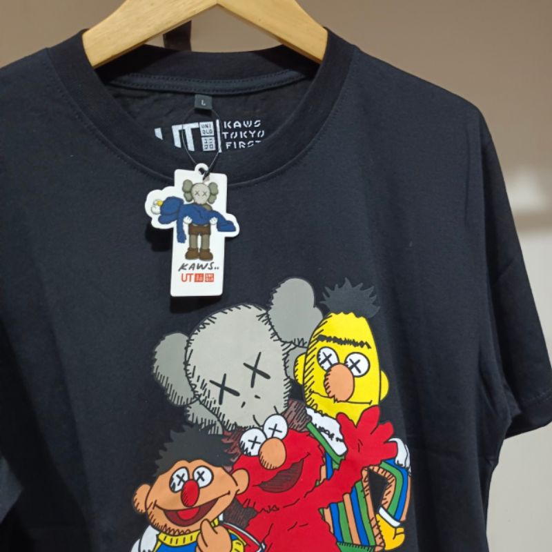 Kaos Uniqlo Pria T Shirt Baju Premium Logo Onepiace Print With Tag-1