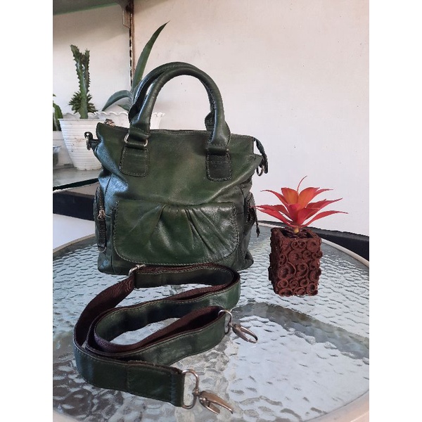 Preloved Second Bekas Tas Kulit Asli Warna Hijau Botol