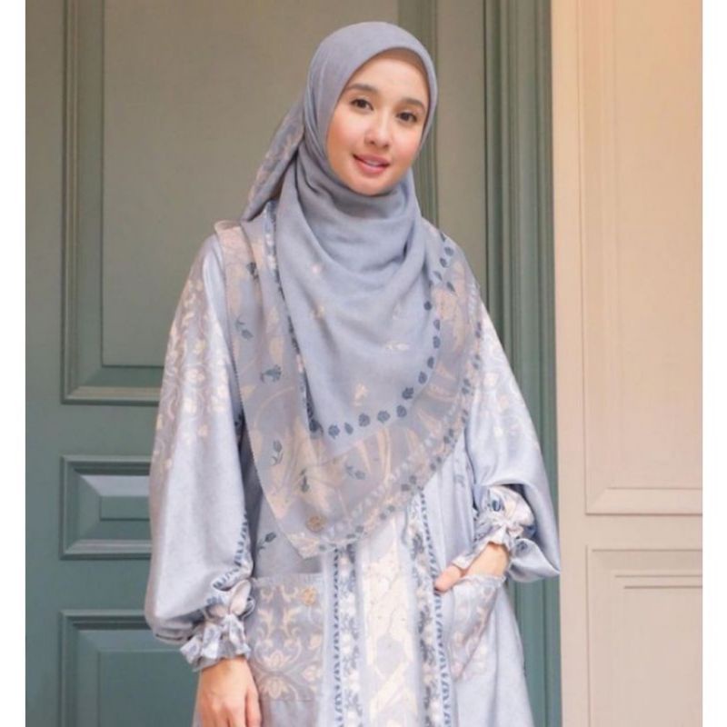 HIJAB SEGI EMPAT VOAL MOTIF BELL BIRU MUDA KERUDUNG JILBAB MURAH