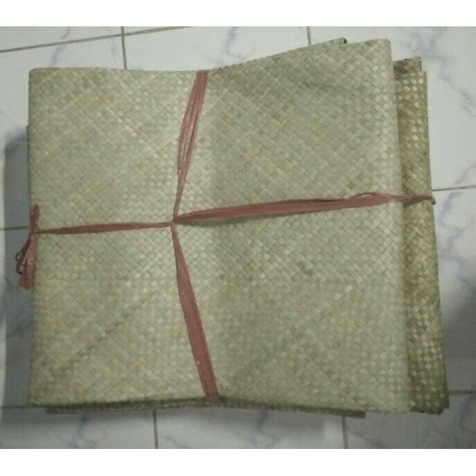 Tikar pandan halus- putih- ukuran 200x120 cm.