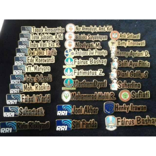 

Papan Nama Dada Kuningan