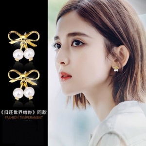 Anting S925 silver needle Bentuk Pita Aksen Mutiara Warna Emas Untuk Wanita