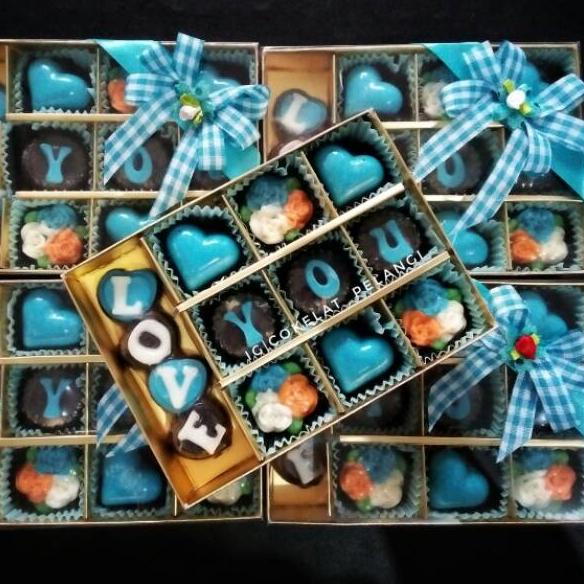

(PROMO MGT92) Hadiah coklat valentine untuk pacar sahabat teman saudara cokelat pelangi box sekat 12 love you ✡