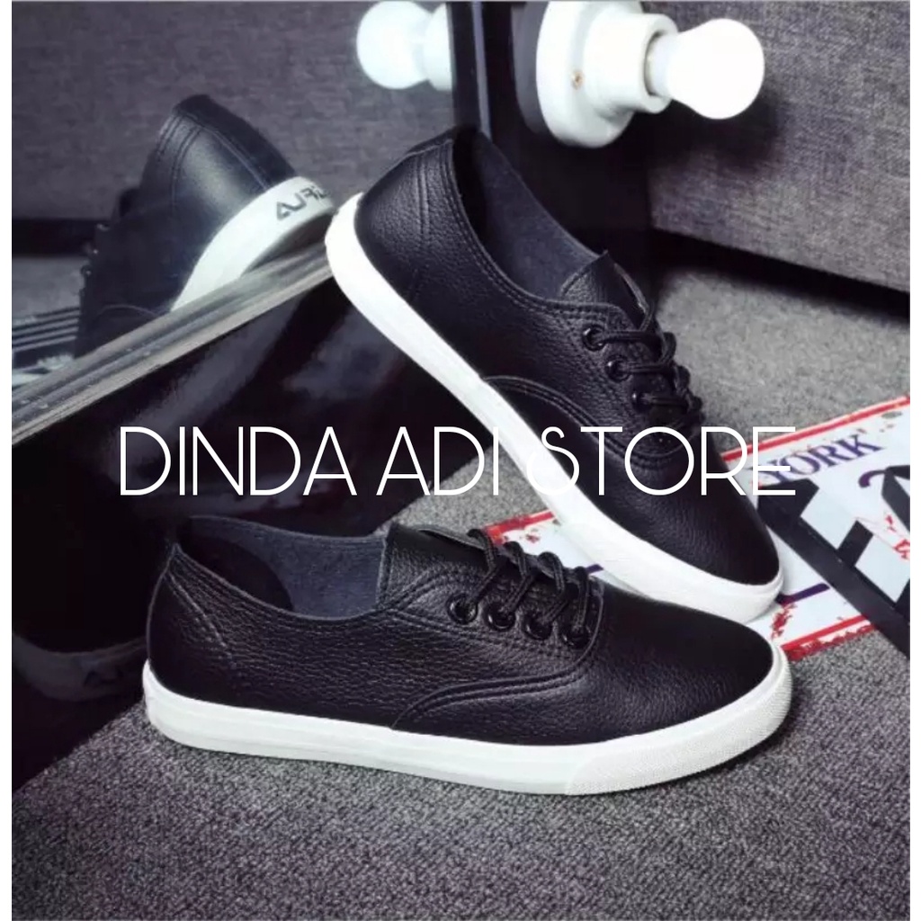 Dinda Sepatu wanita Sneakers casual simply bahan kulit model terbaru 2022 warna putih dan hitam ukuran 37-40