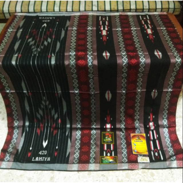 Sarung sutra Lamiya songket ,gunung, timbul
