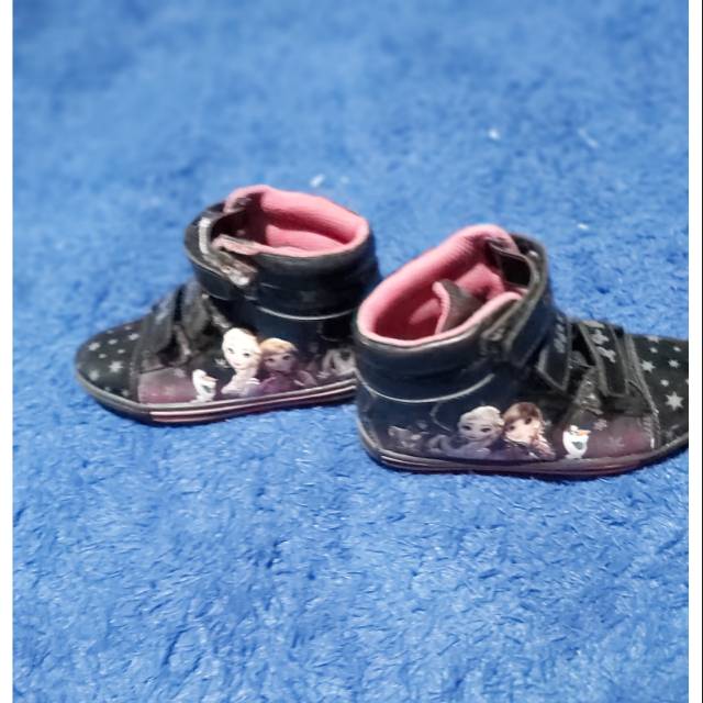 Preloved sepatu anak SD kelas 1 -3 no 31