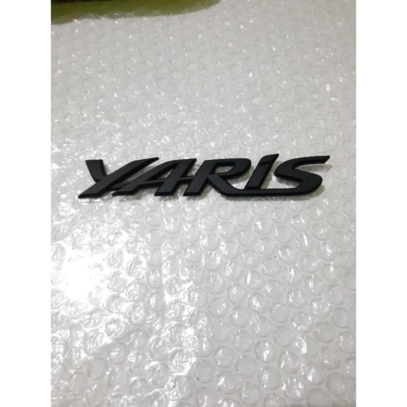 EMBLEM TULISAN YARIS HITAM DOF