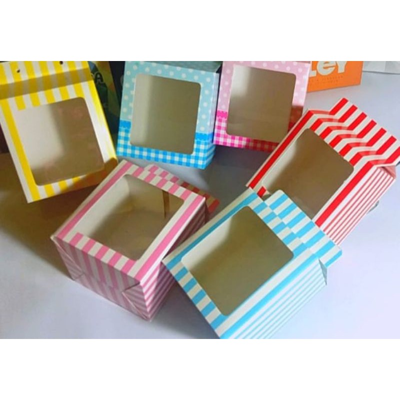

Box / dus kardus mug motif bergaris dan polka tanpa tali pita bisa untuk hampers surabaya