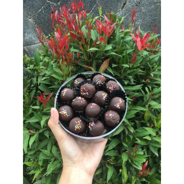 

kue bola bola coklat