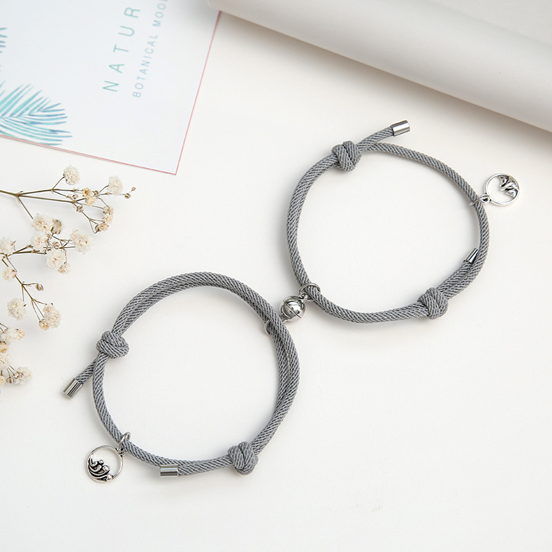 2 Pcs Gelang magnet Adjustable Bahan alloy Warna silver Untuk Pasangan