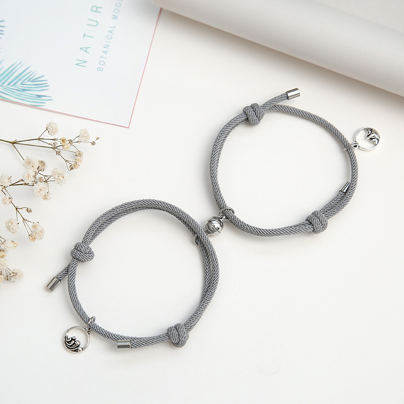 2 Pcs Gelang magnet Adjustable Bahan alloy Warna silver Untuk Pasangan