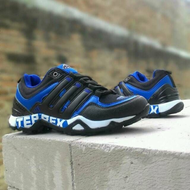adidas traxion harga
