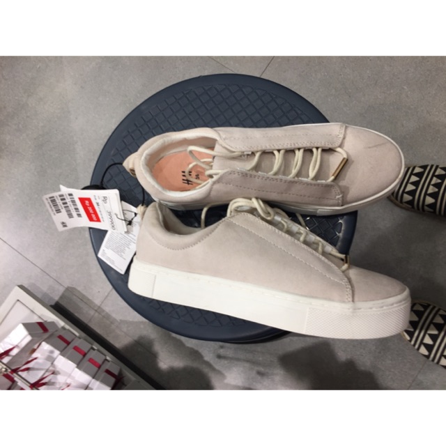SEPATU SNEAKERS HNM SALE