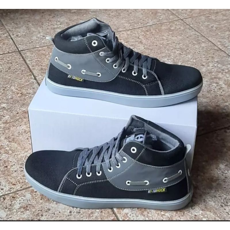 sepatu sneakers pria sepatu sneakers wanita sepatu sneakers terlaris sepatu sneakers murah