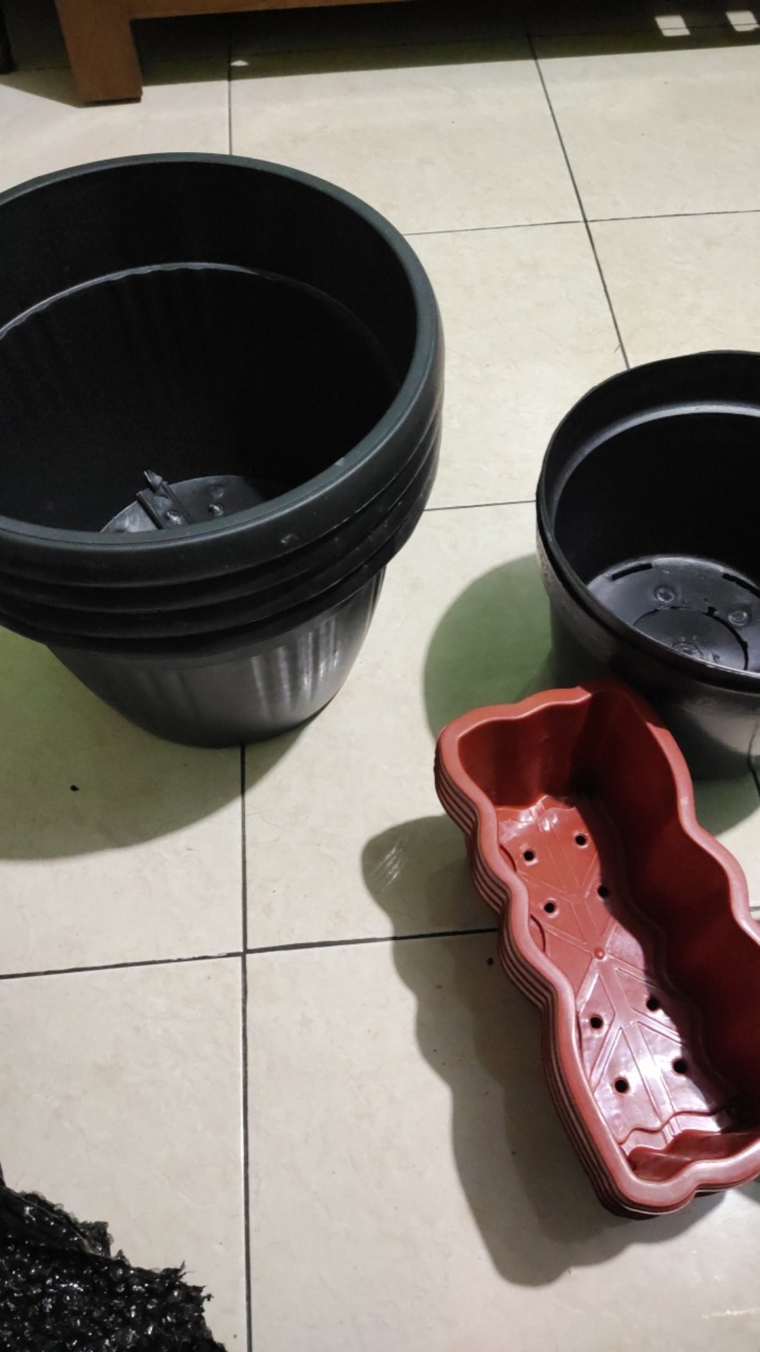 Pot Bunga Tanaman Hitam Grace 35 Cm (kuping)