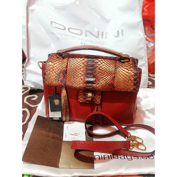 Preloved Donini Roma (L) Imlek (RED)