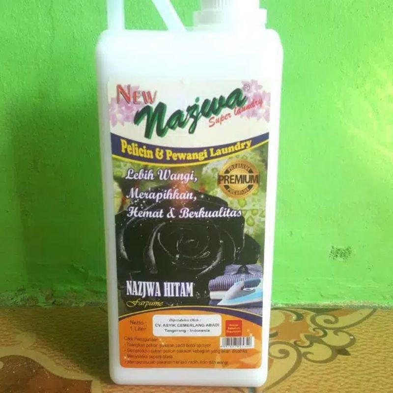 PEWANGI LAUNDRY NAJWA PELICIN &amp; PENGHARUM PAKAIAN 1 LITER