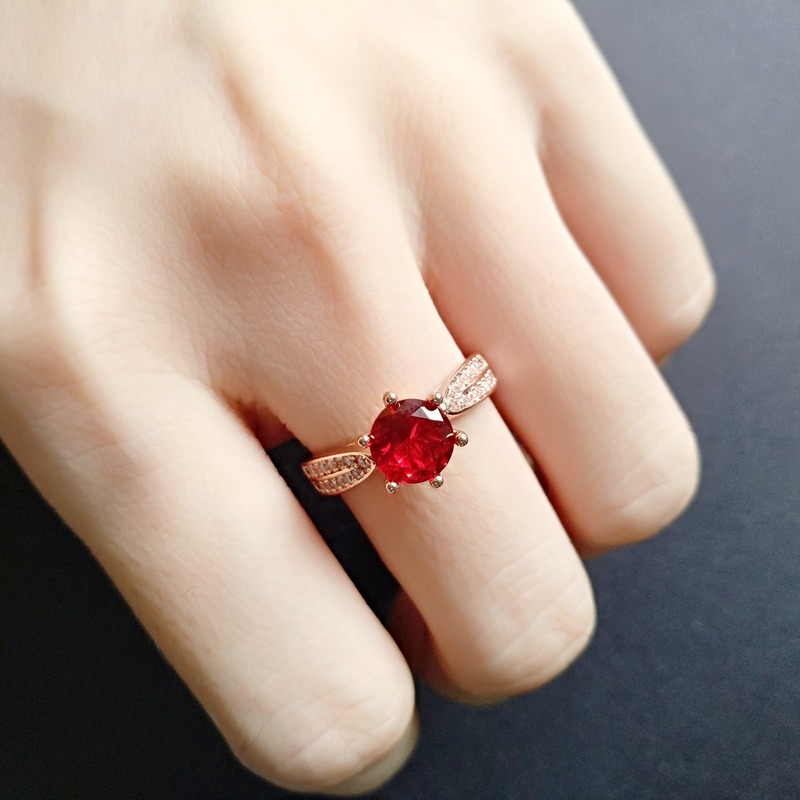 Cincin Rose Gold Dengan Ruby Untuk Wanita