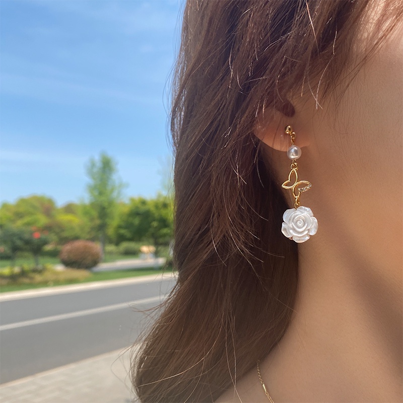 Anting Camelia Kupu-Kupu Mutiara Aksesoris Telinga Wanita Korea Elegan