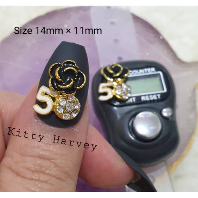 Charm nail 5 black flower