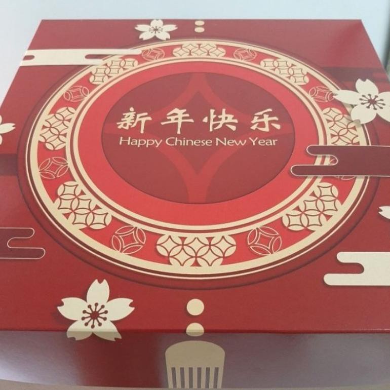 

Import Terlaris Box Imlek 22x22x10 Kotak Dus Tempat Kue Cake Imlek CNY Hampers Box Sincia
