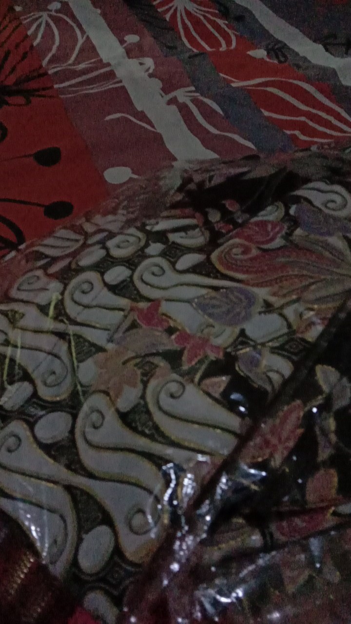 Lembayung.id / Kemeja Batik Lengan Pendek Bougenvile