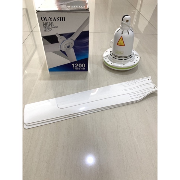 Kipas angin gantung Ouyashi tipe OY-1200 warna putih baling 3