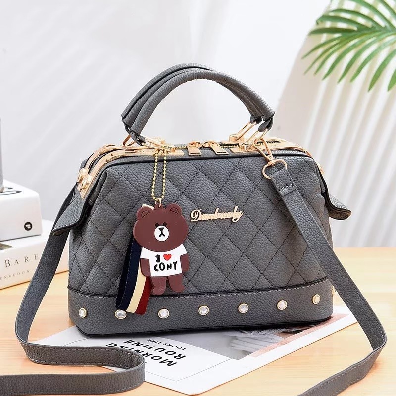 tas wanita / tas wanita model terbaru / tas selempang wanita import ori / tas selempang wanita import batam / tas selempang wanita kekinian / tas wanita mewah / tas  simpel/ tas kondangan / tas clutch