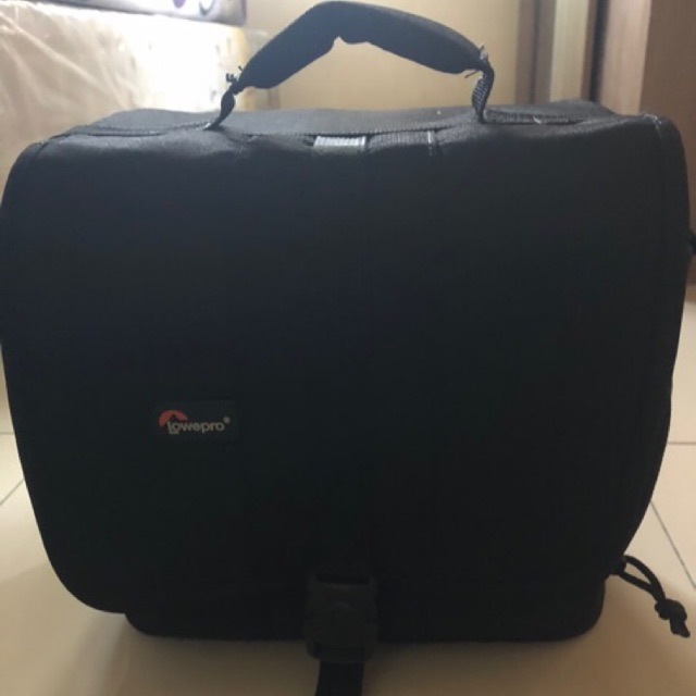Tas kamera Lowepro Adventura 170 Hitam