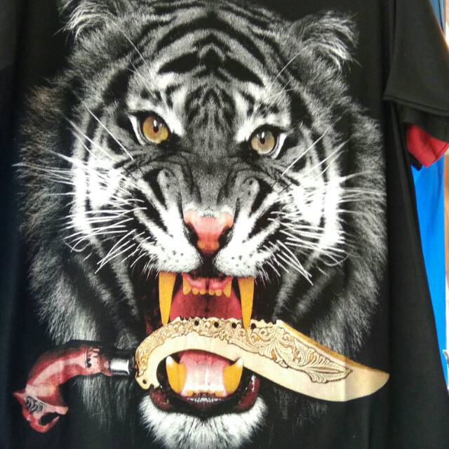 Gambar Harimau Gigit Kujang