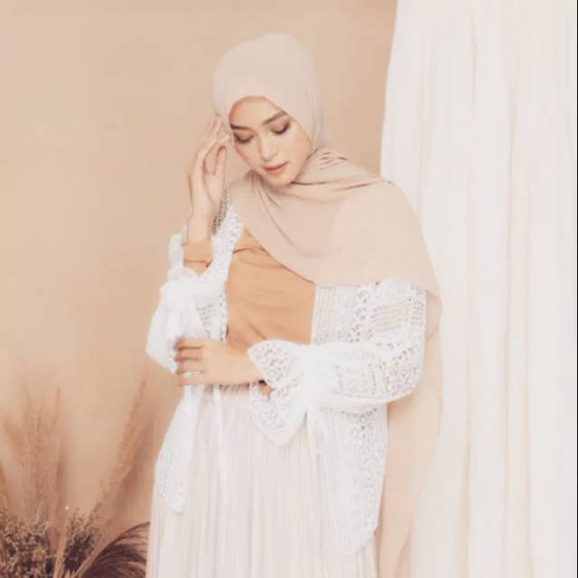 Aghnia Lace Outer
