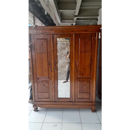 LEMARI 3 PINTU JATI KACA