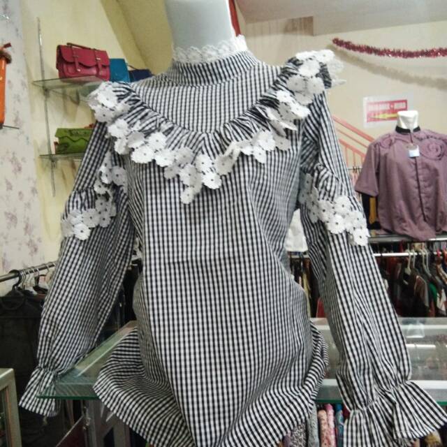 Atasan korea renda hitam