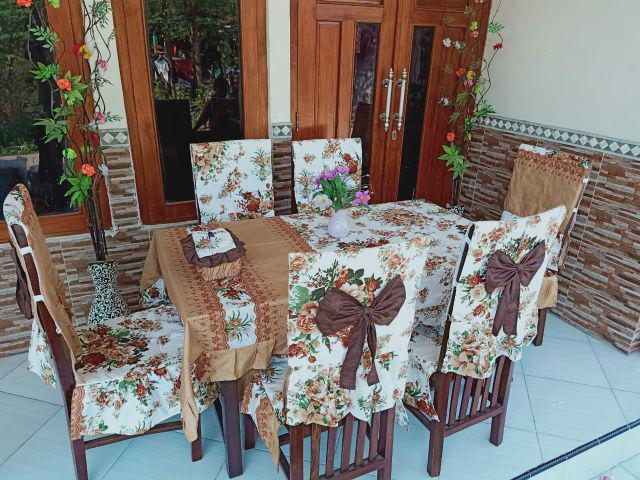 Set Meja Makan Doraemon