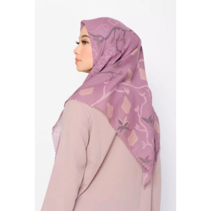 ZM Zaskia Mecca Pulau Muna Scraf Hijab Segiempat- Raspbbery