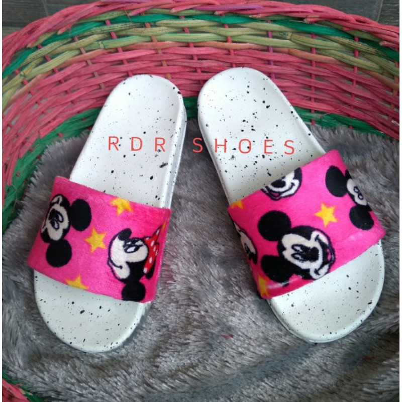 RDR sandal bulu mickey bisa couple ibu anak