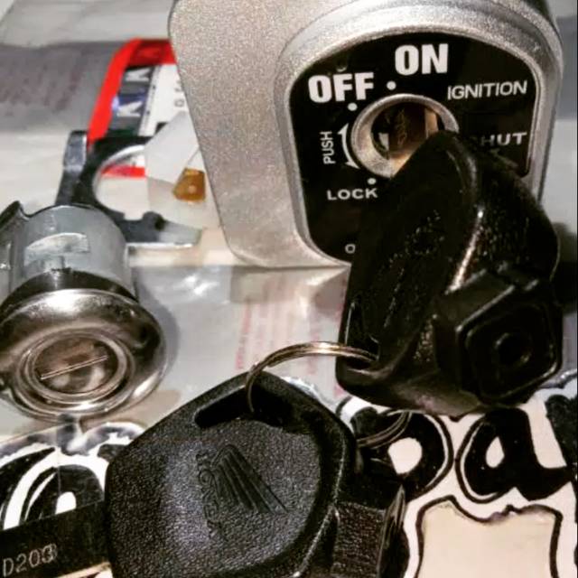 Kunci kontak depan+blakang komplit Honda vario 110 karbu(CBS), Revo Fi, scoopy karbu (ORIGINAL)